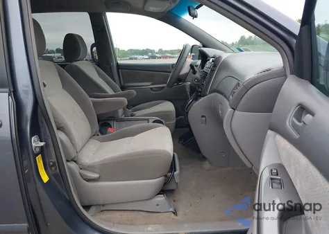 2010 Toyota Sienna Le z USA, uszkodzony, nr VIN 5TDKK4CC6AS298083